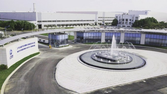 参观考察上汽大通南京分公司“灯